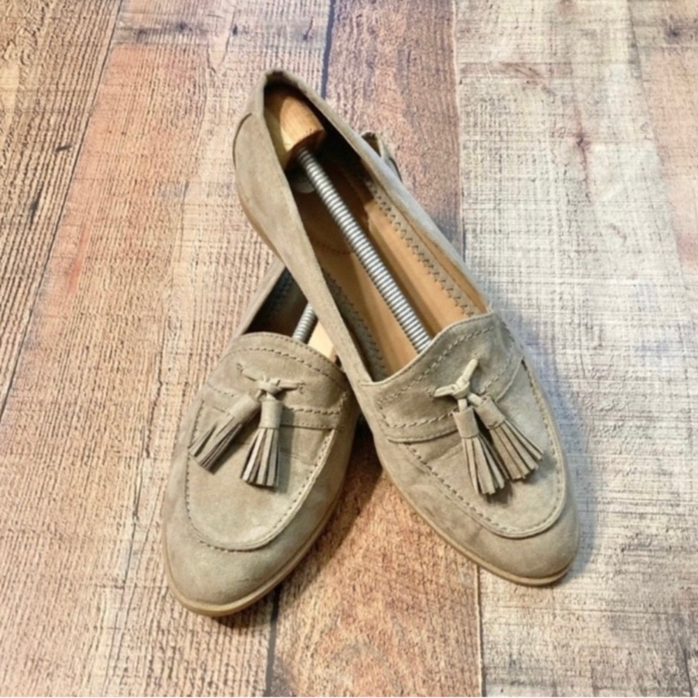 Dress Barn Hester Taupe Suede Style Tassel Loafers Womens 9M Flat Shoes